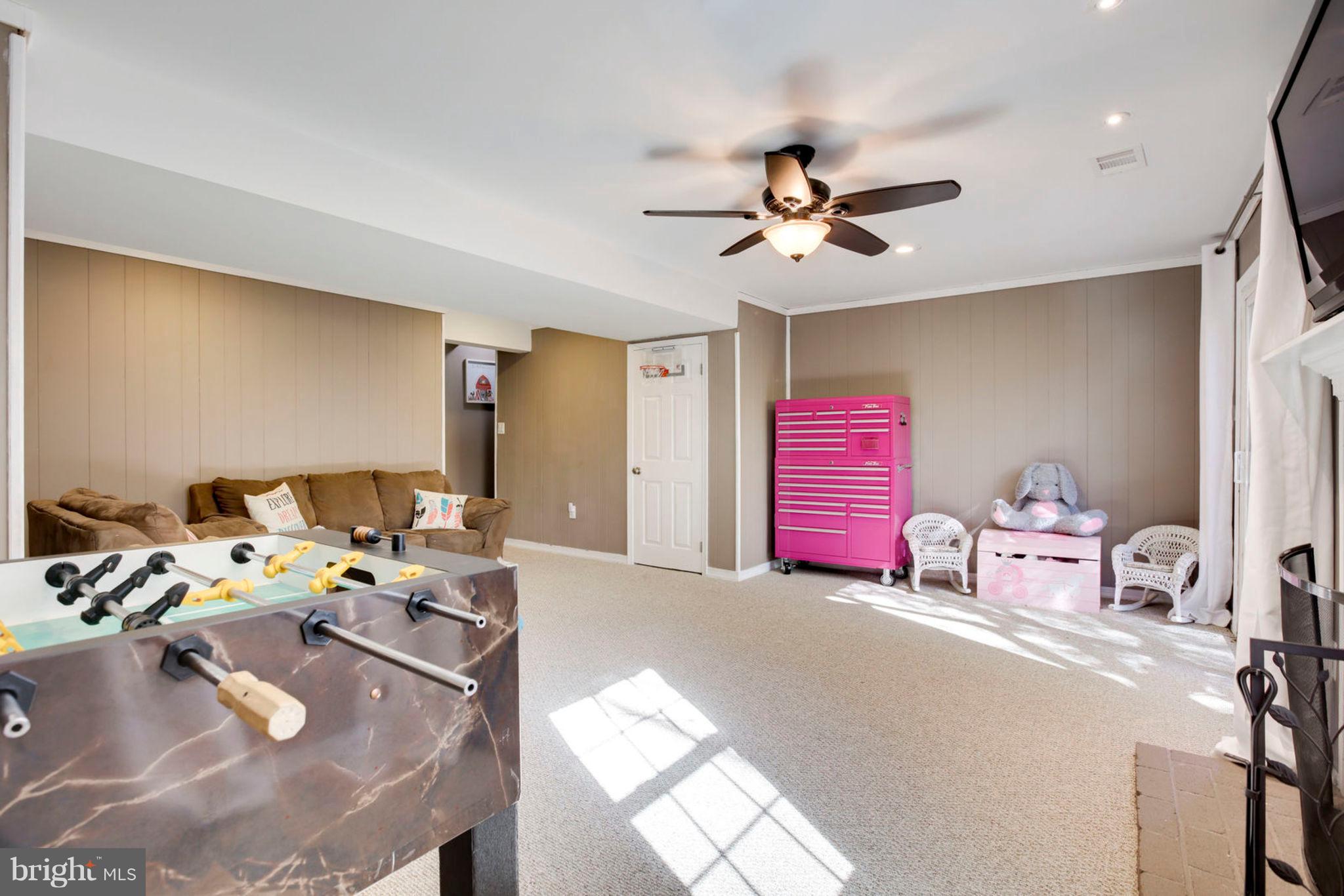 SARATOGA TOWNHOUSES - Residential