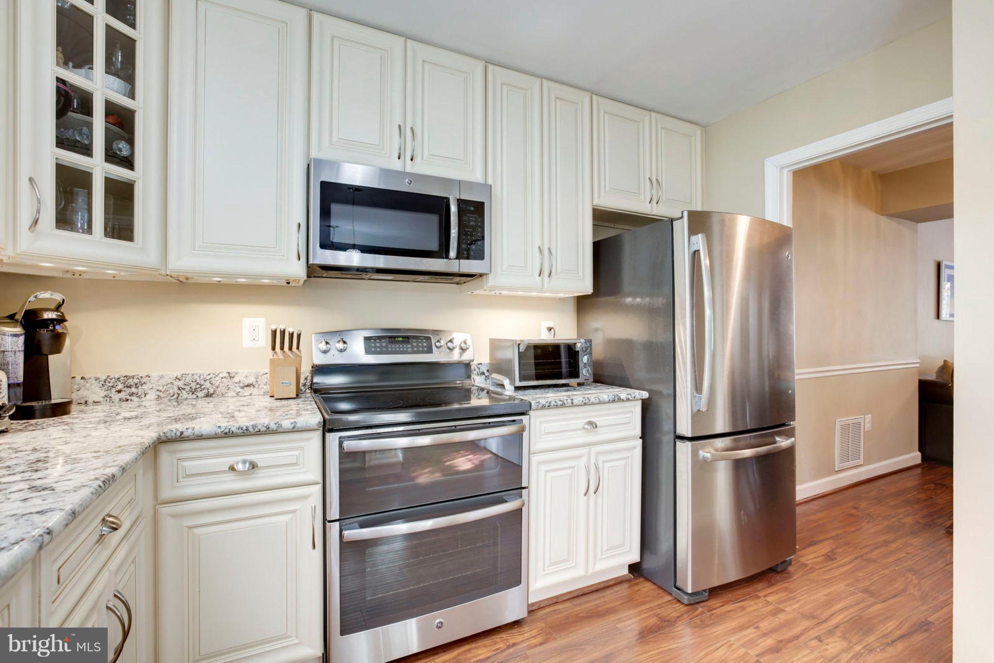 SARATOGA TOWNHOUSES - Residential