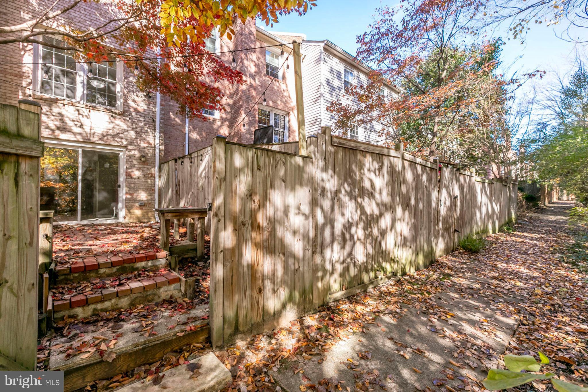 SARATOGA TOWNHOUSES - Residential