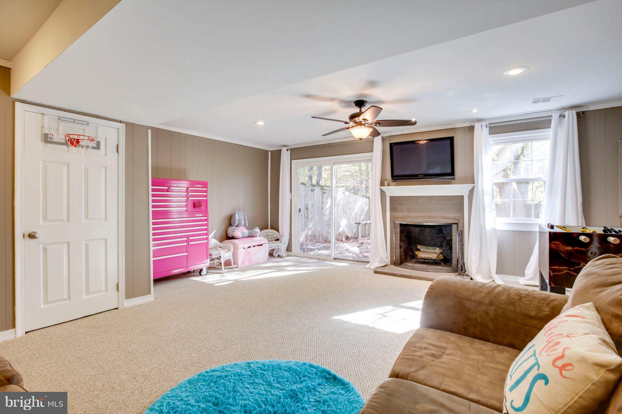 SARATOGA TOWNHOUSES - Residential