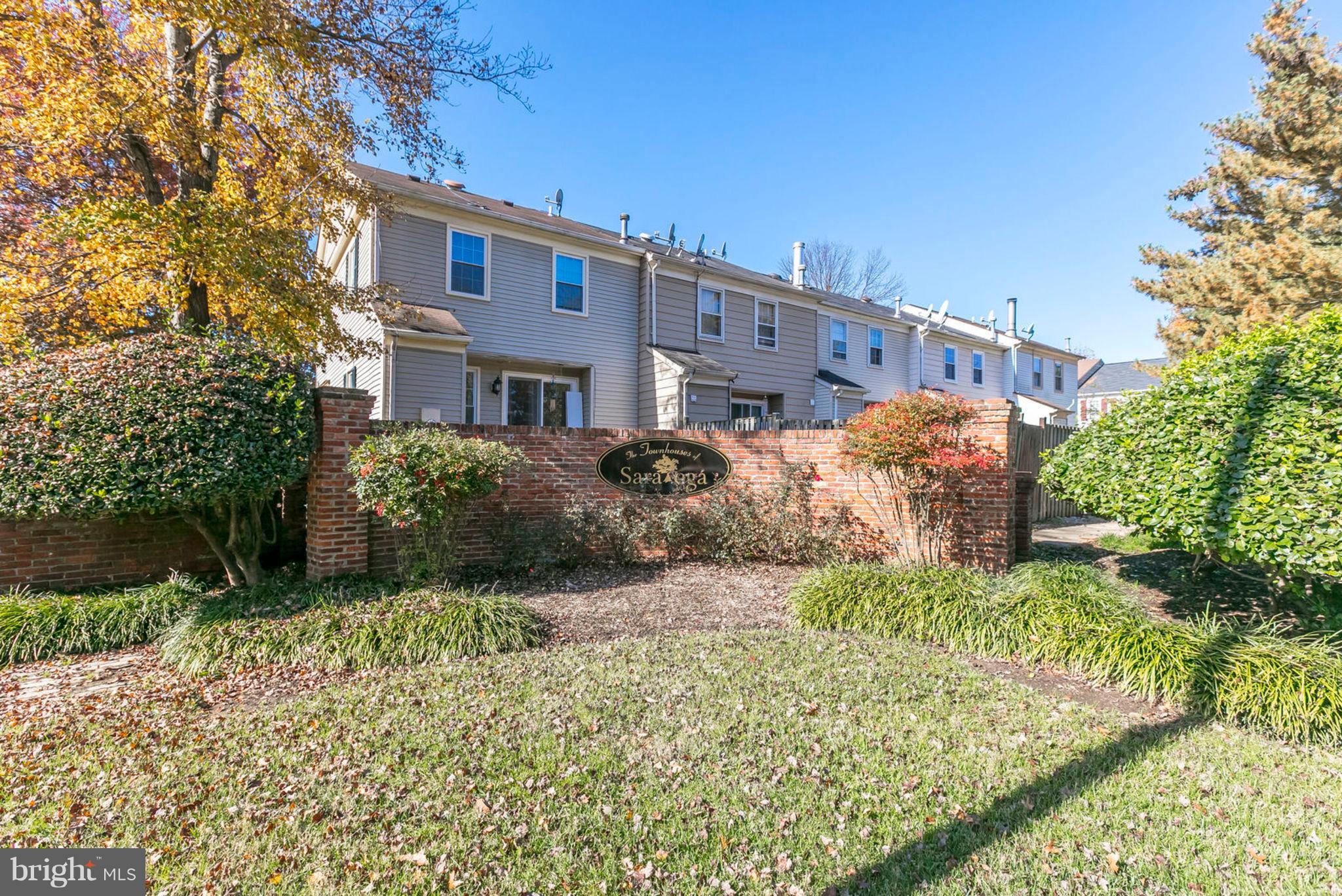 SARATOGA TOWNHOUSES - Residential