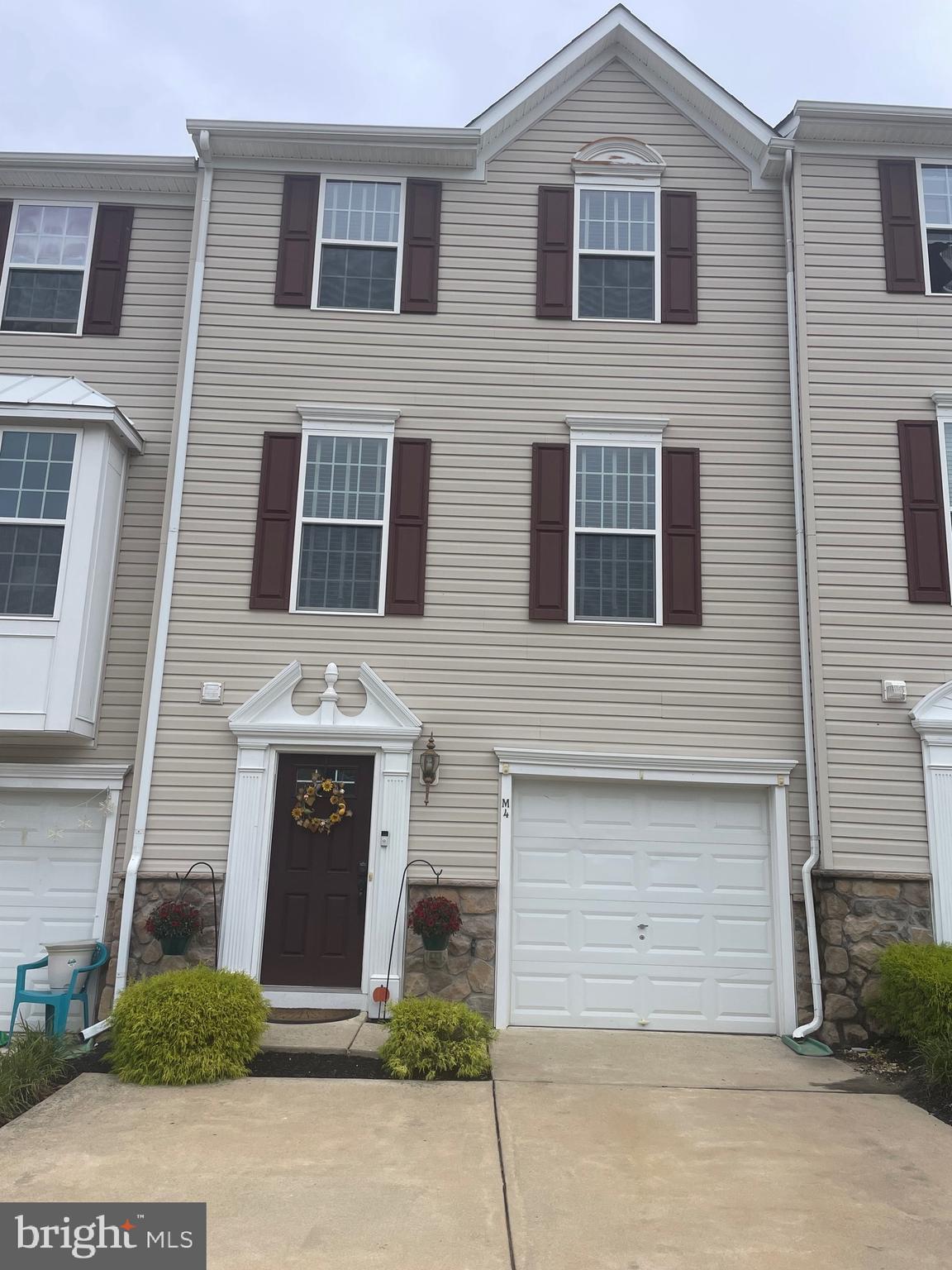 2102 E OAK ROAD M4