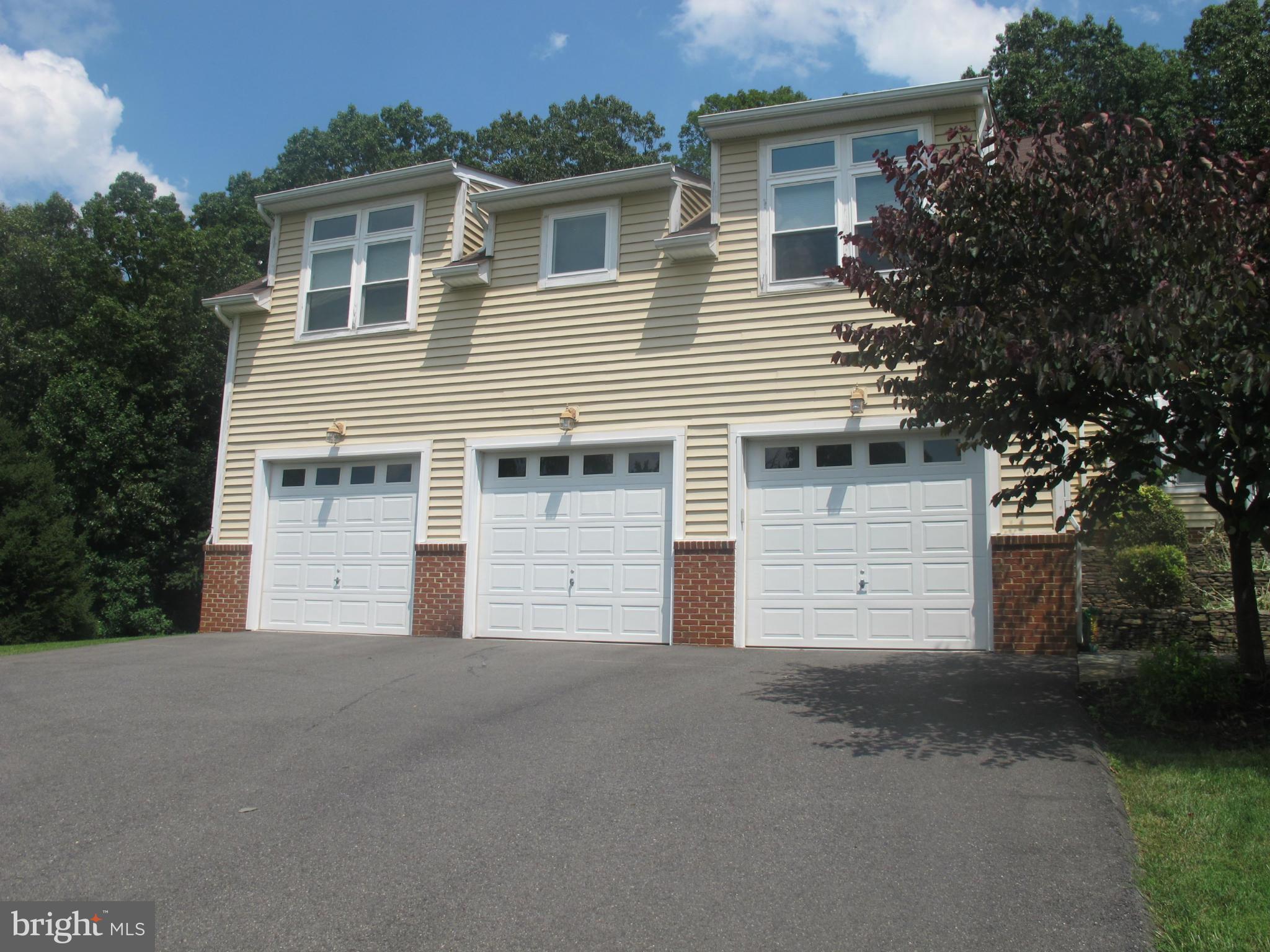 IVAKOTA FARM - Residential Lease