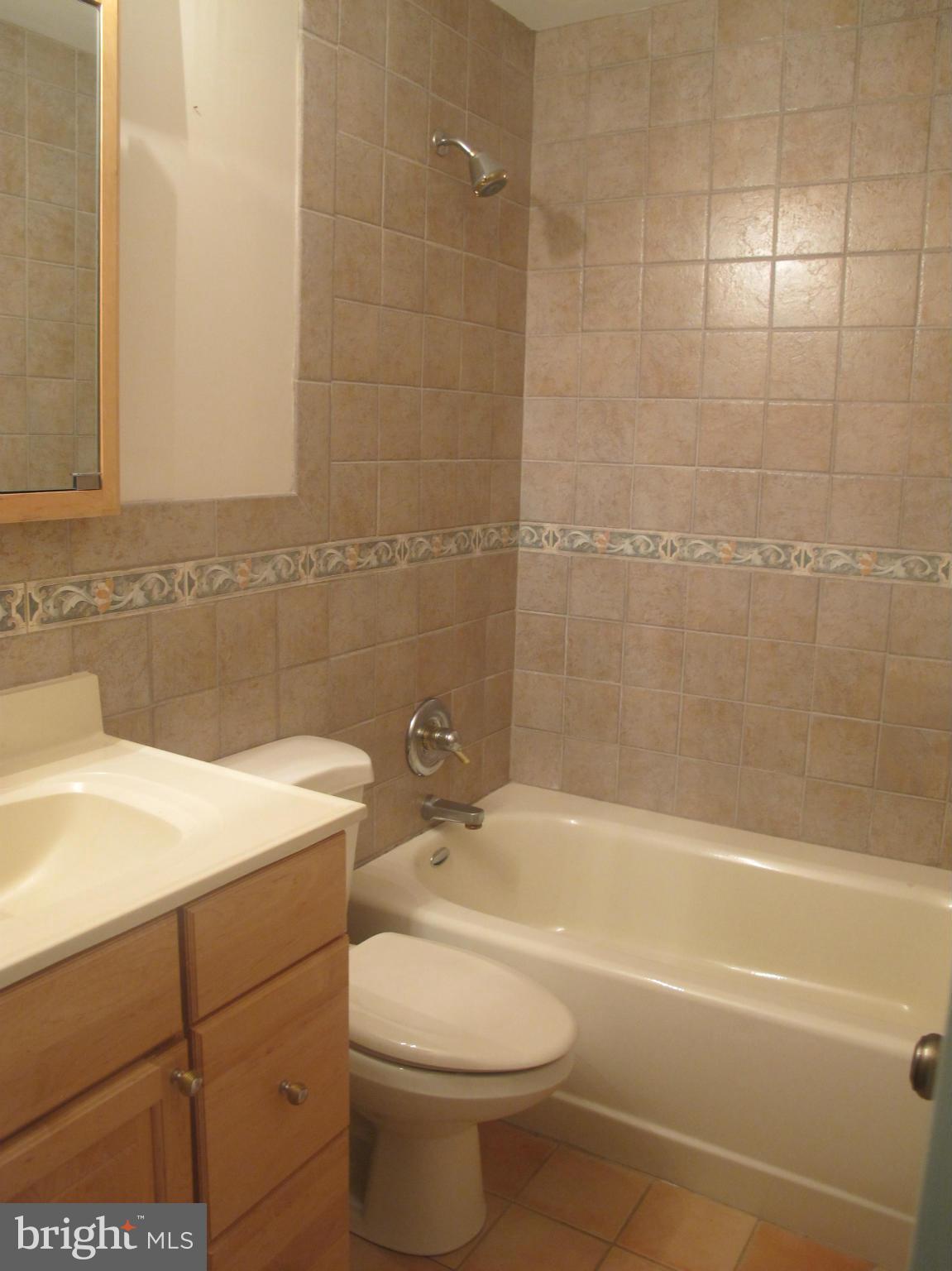 IVAKOTA FARM - Residential Lease