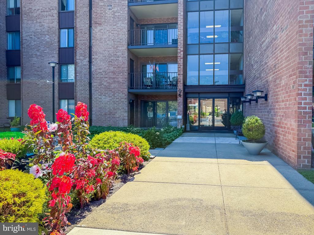 6403 DELAIRE LANDING ROAD 00 403