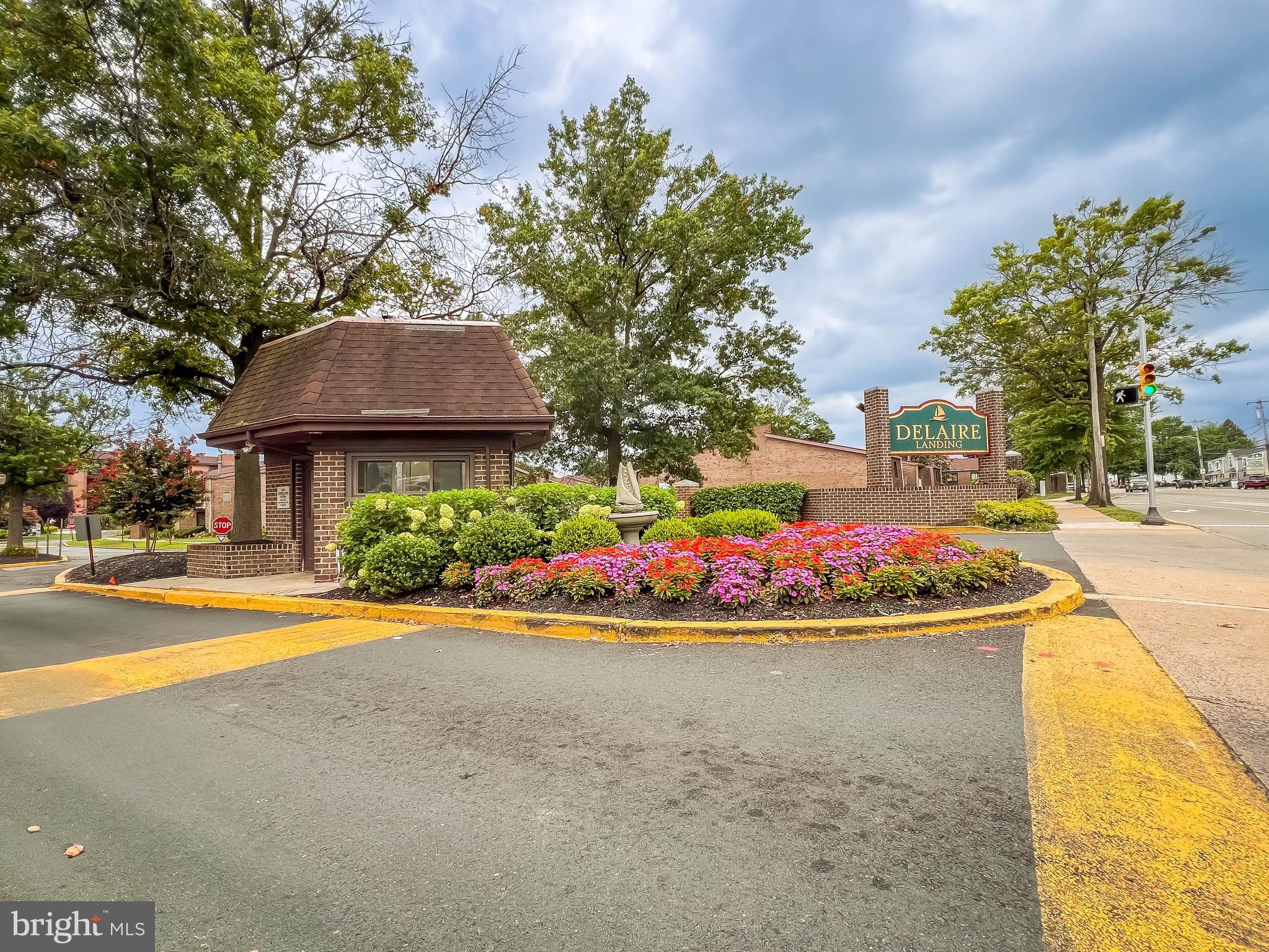 6403 DELAIRE LANDING ROAD 00 403