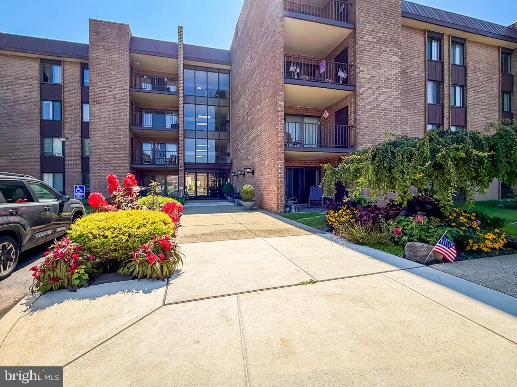6403 DELAIRE LANDING ROAD 00 403