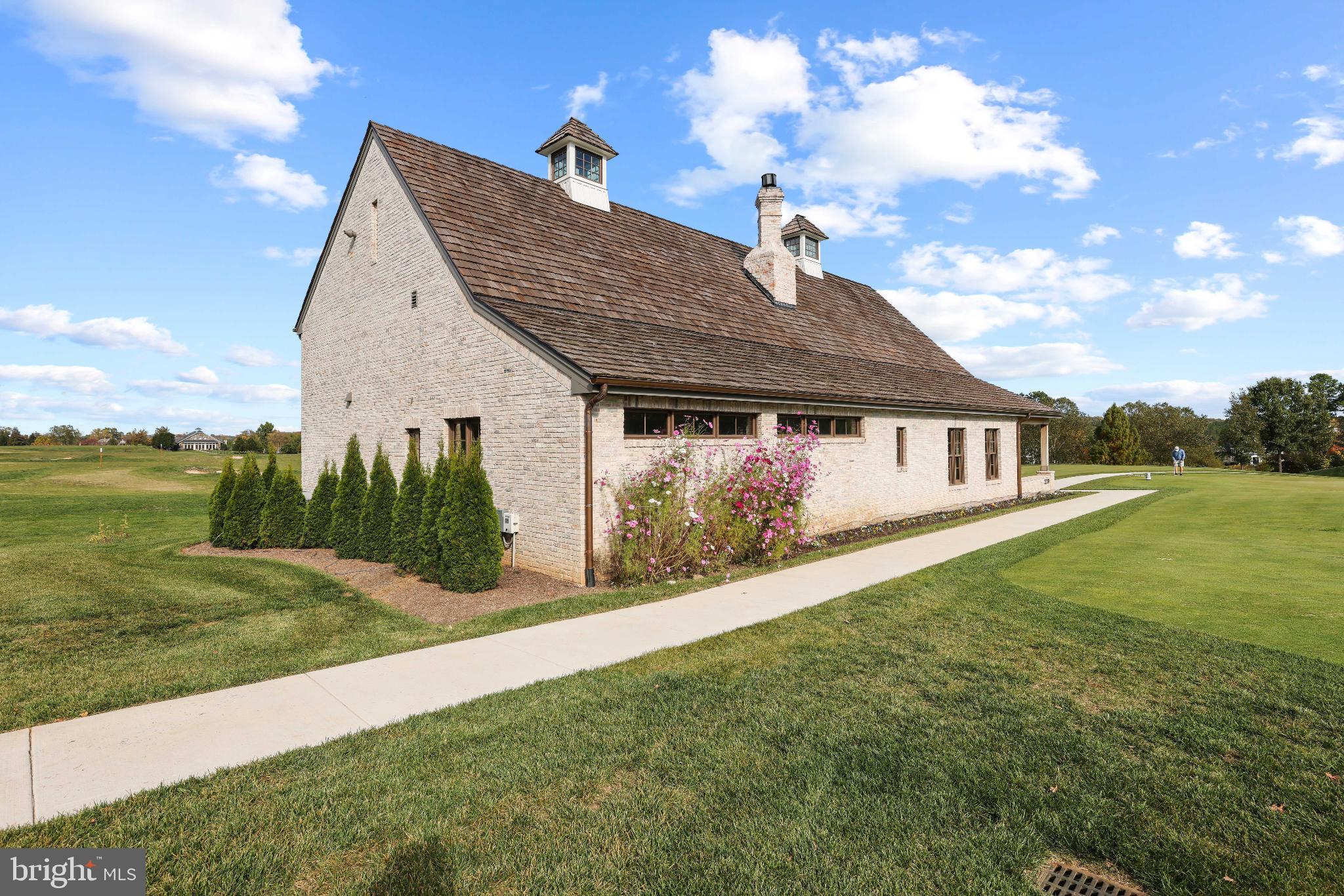 ESTATES @ CREIGHTON FARM - Residential