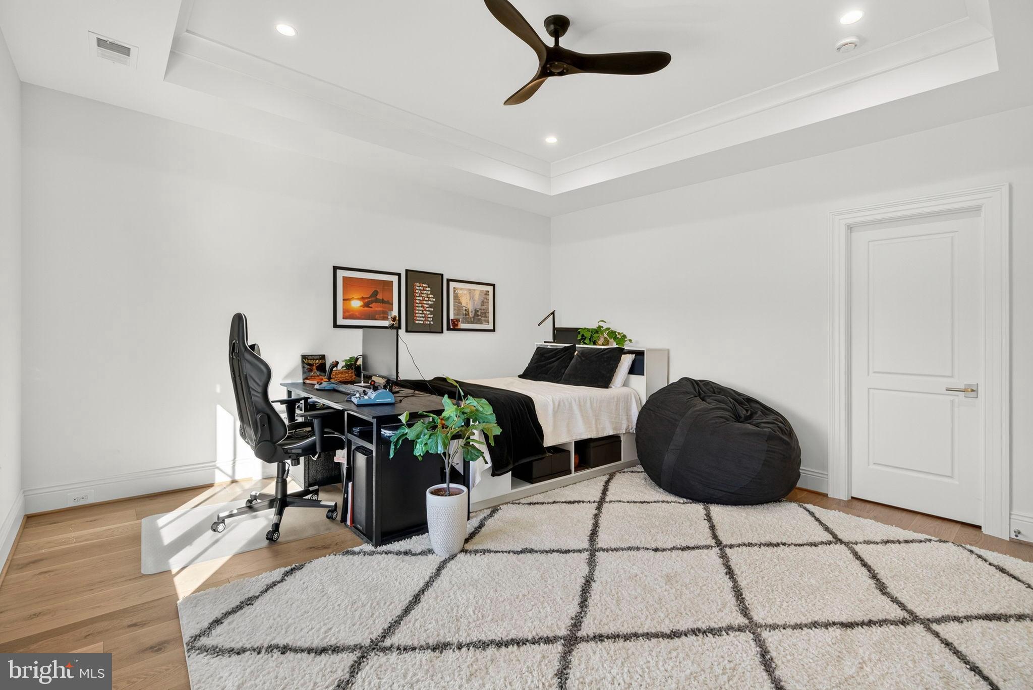 ESTATES @ CREIGHTON FARM - Residential