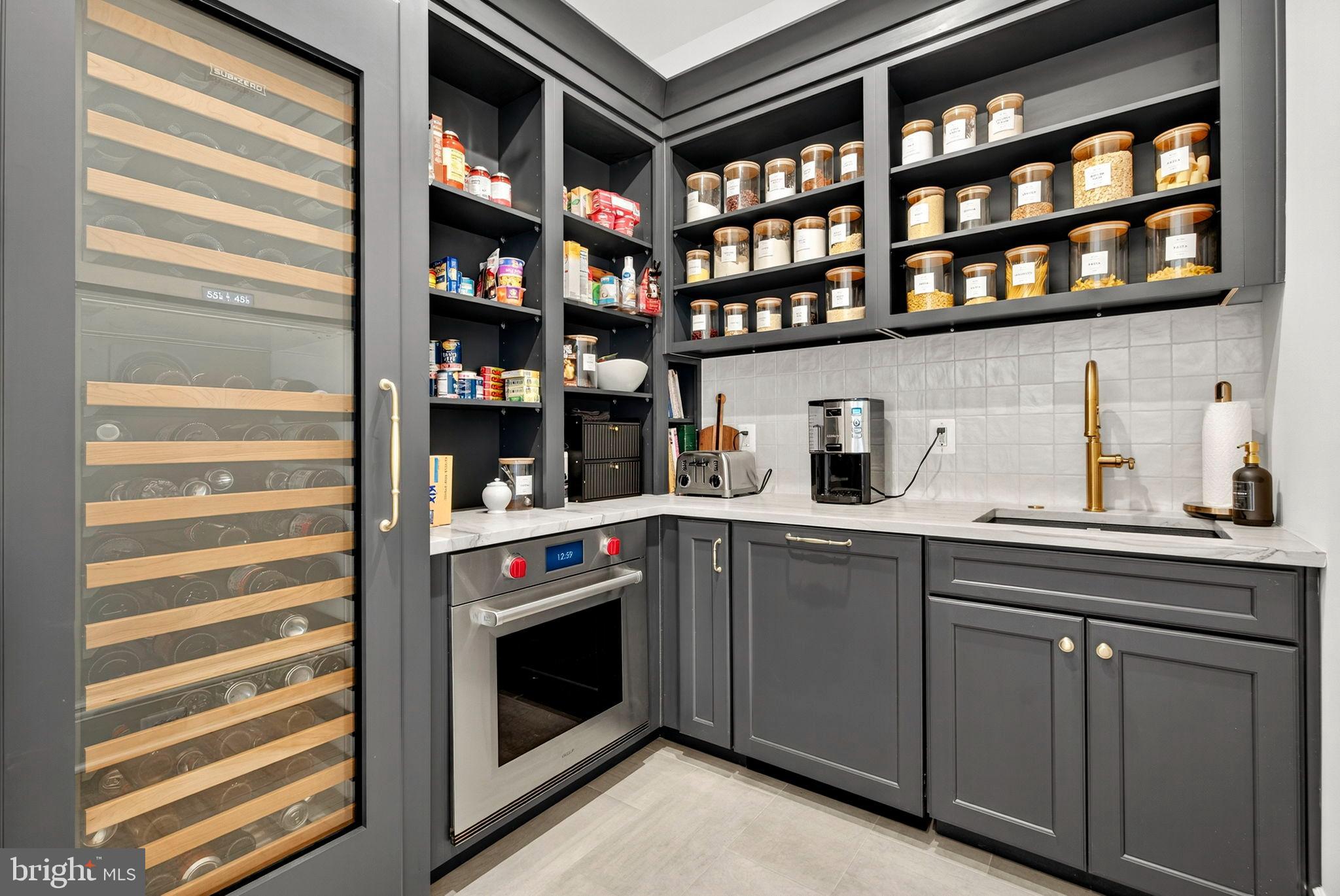 ESTATES @ CREIGHTON FARM - Residential