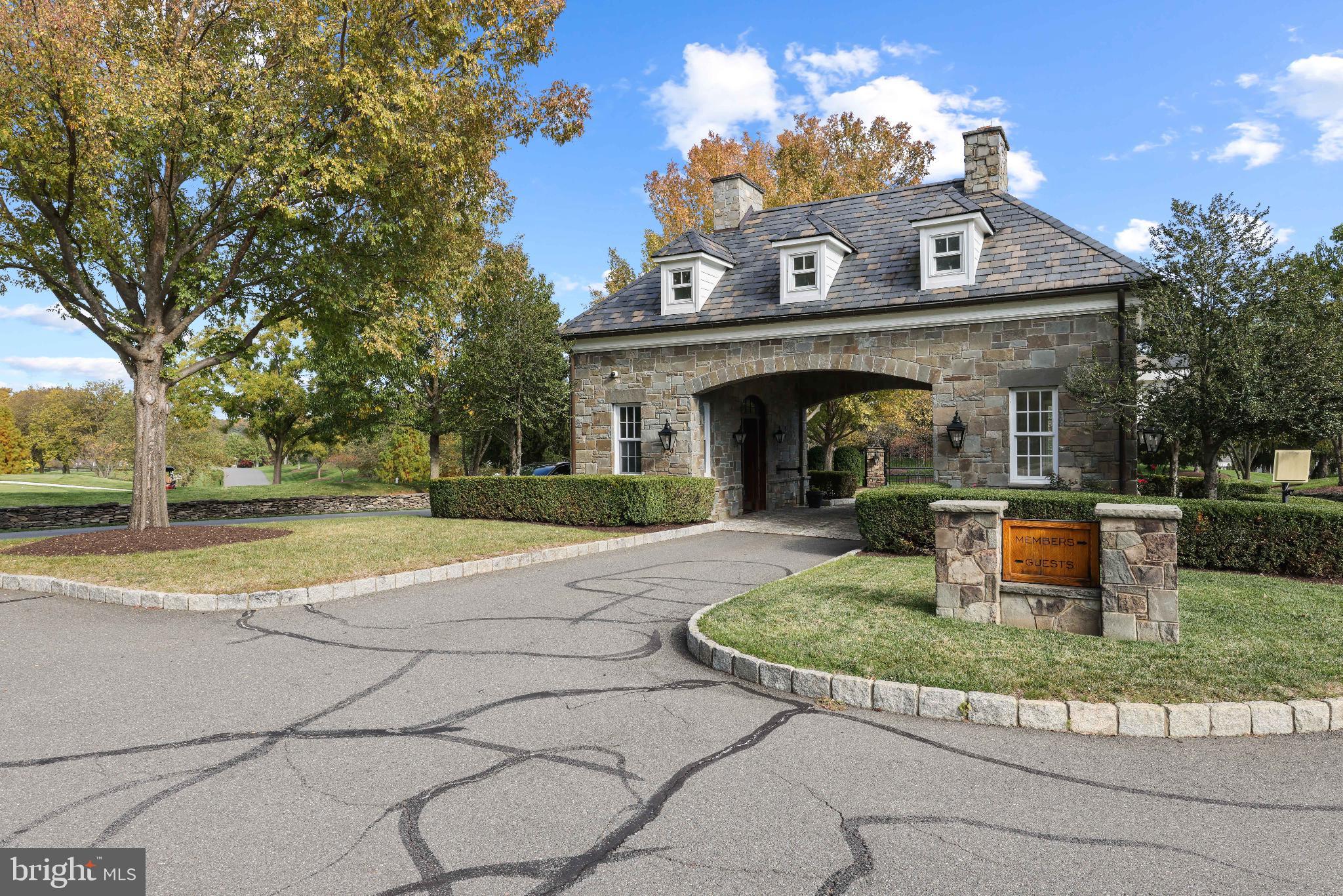 ESTATES @ CREIGHTON FARM - Residential