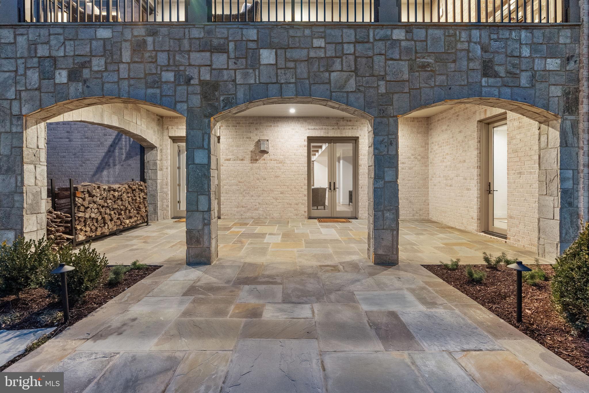 ESTATES @ CREIGHTON FARM - Residential