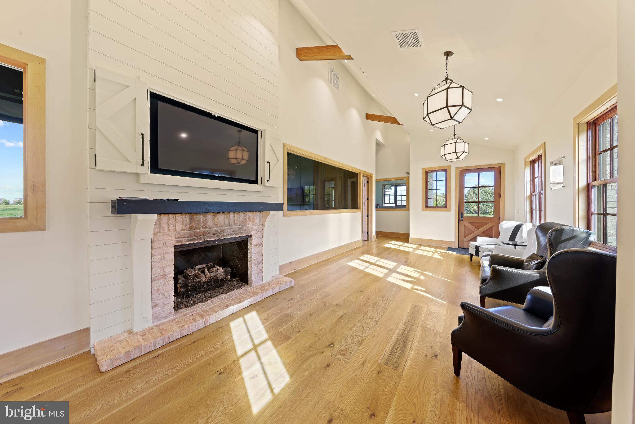 ESTATES @ CREIGHTON FARM - Residential