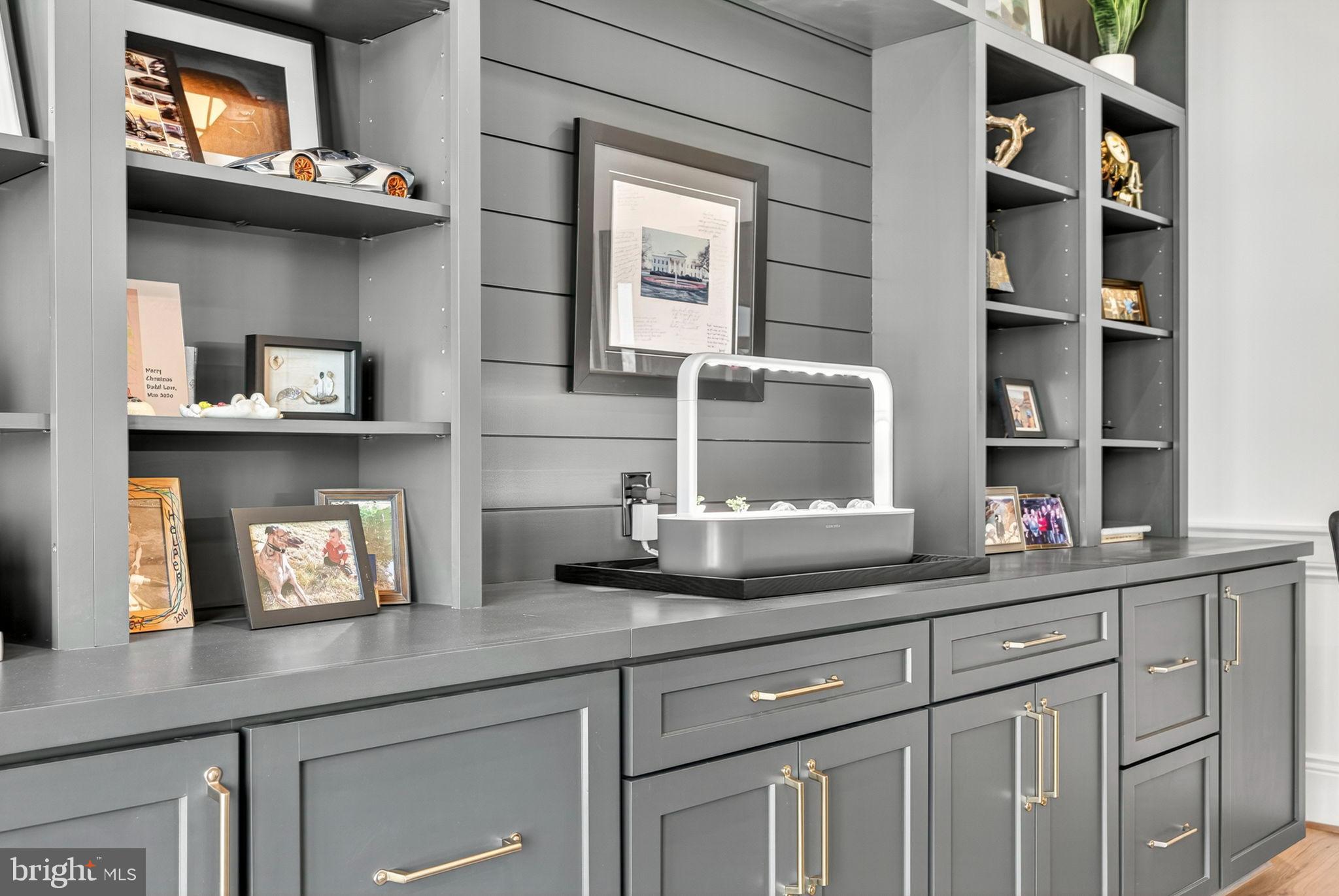 ESTATES @ CREIGHTON FARM - Residential