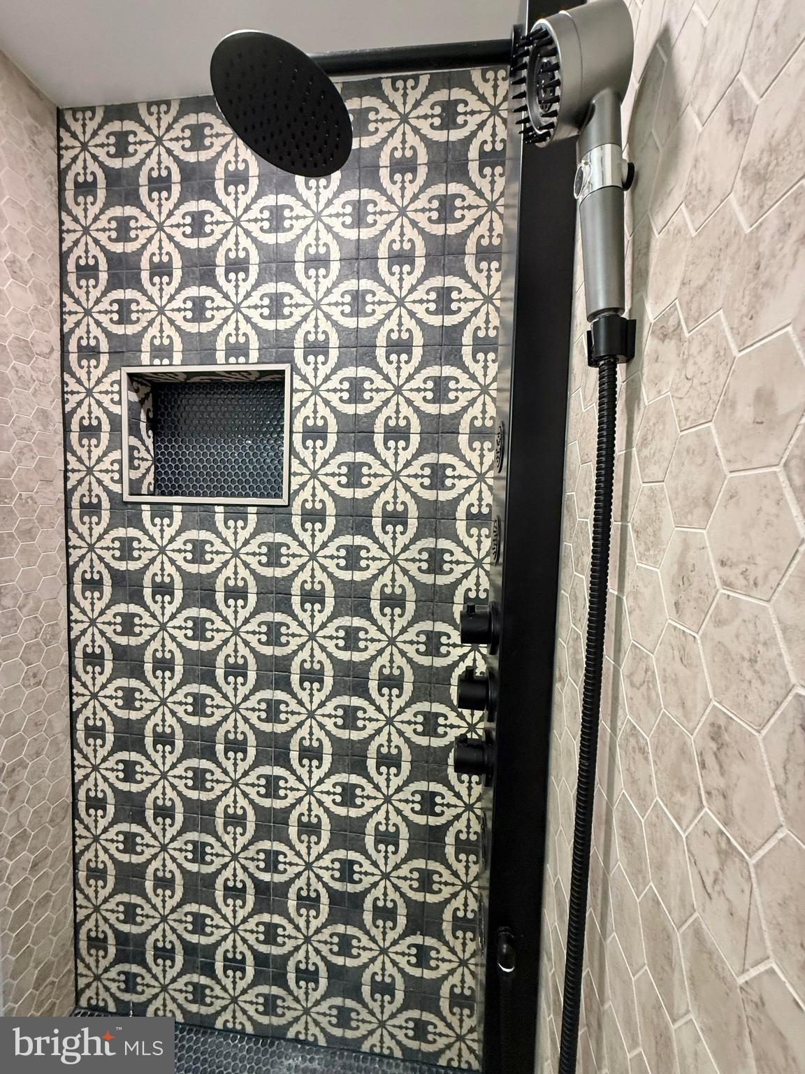 HUNTER VILLAGE - Residential Lease