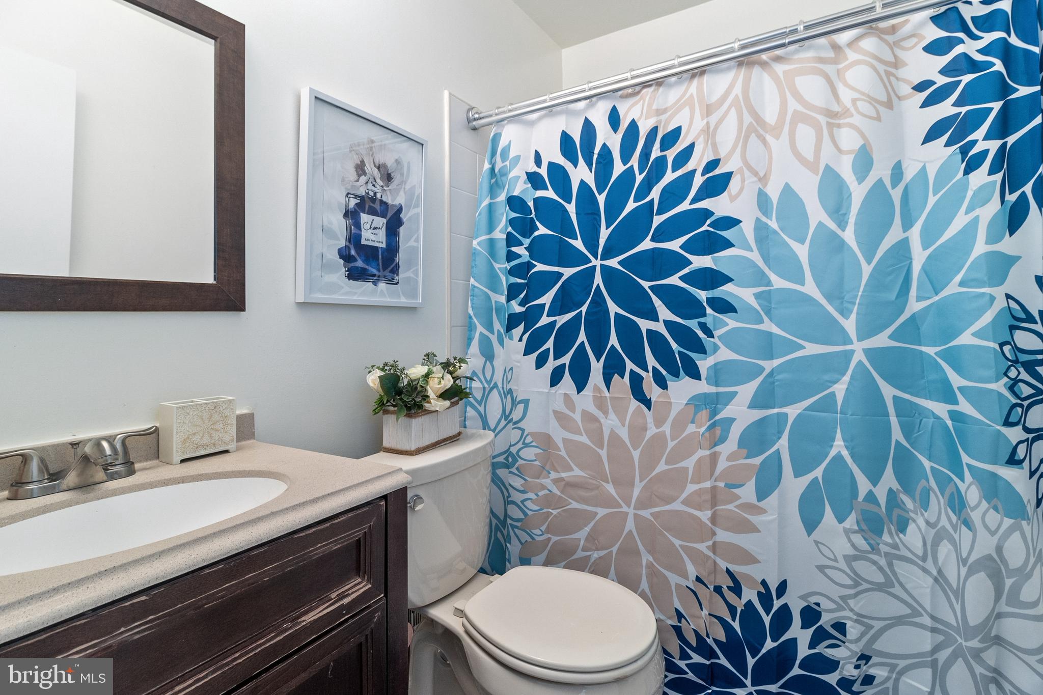 STRATHMEADE SQUARE - Residential