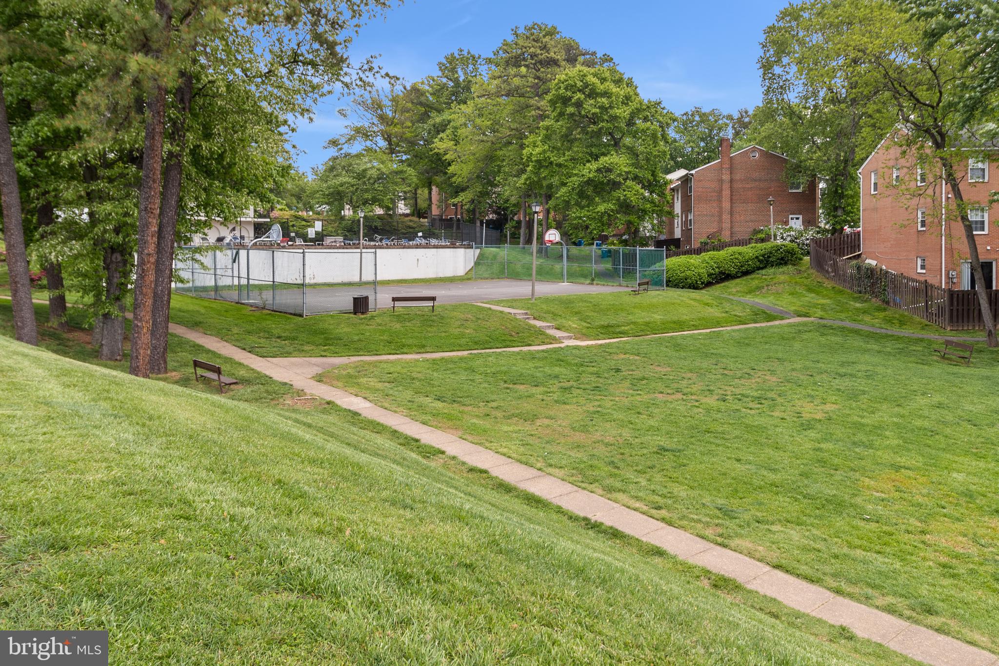 STRATHMEADE SQUARE - Residential