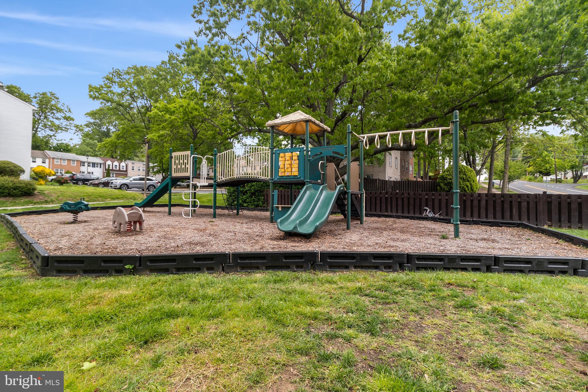 STRATHMEADE SQUARE - Residential