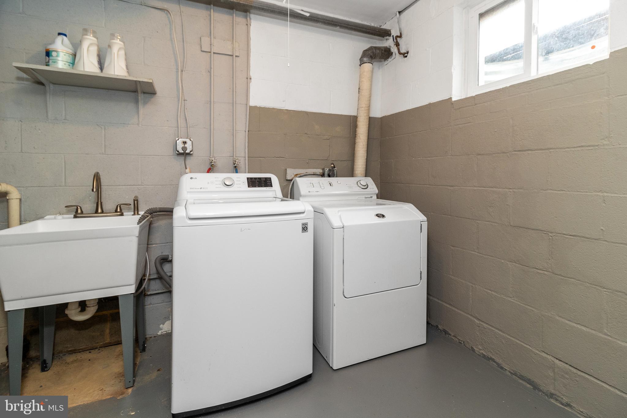 STRATHMEADE SQUARE - Residential