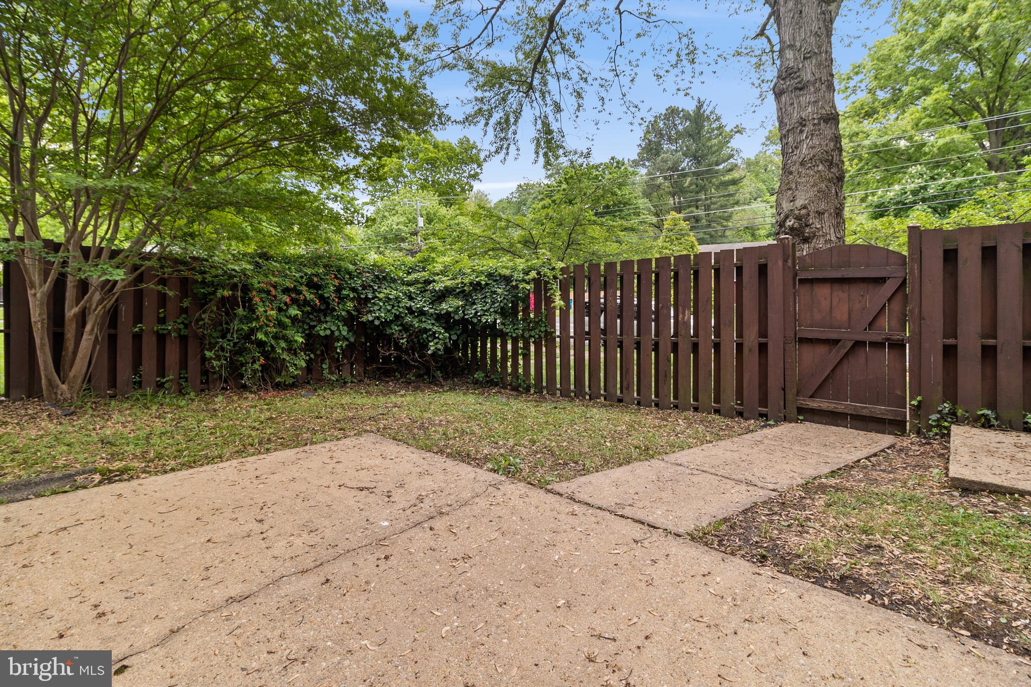 STRATHMEADE SQUARE - Residential