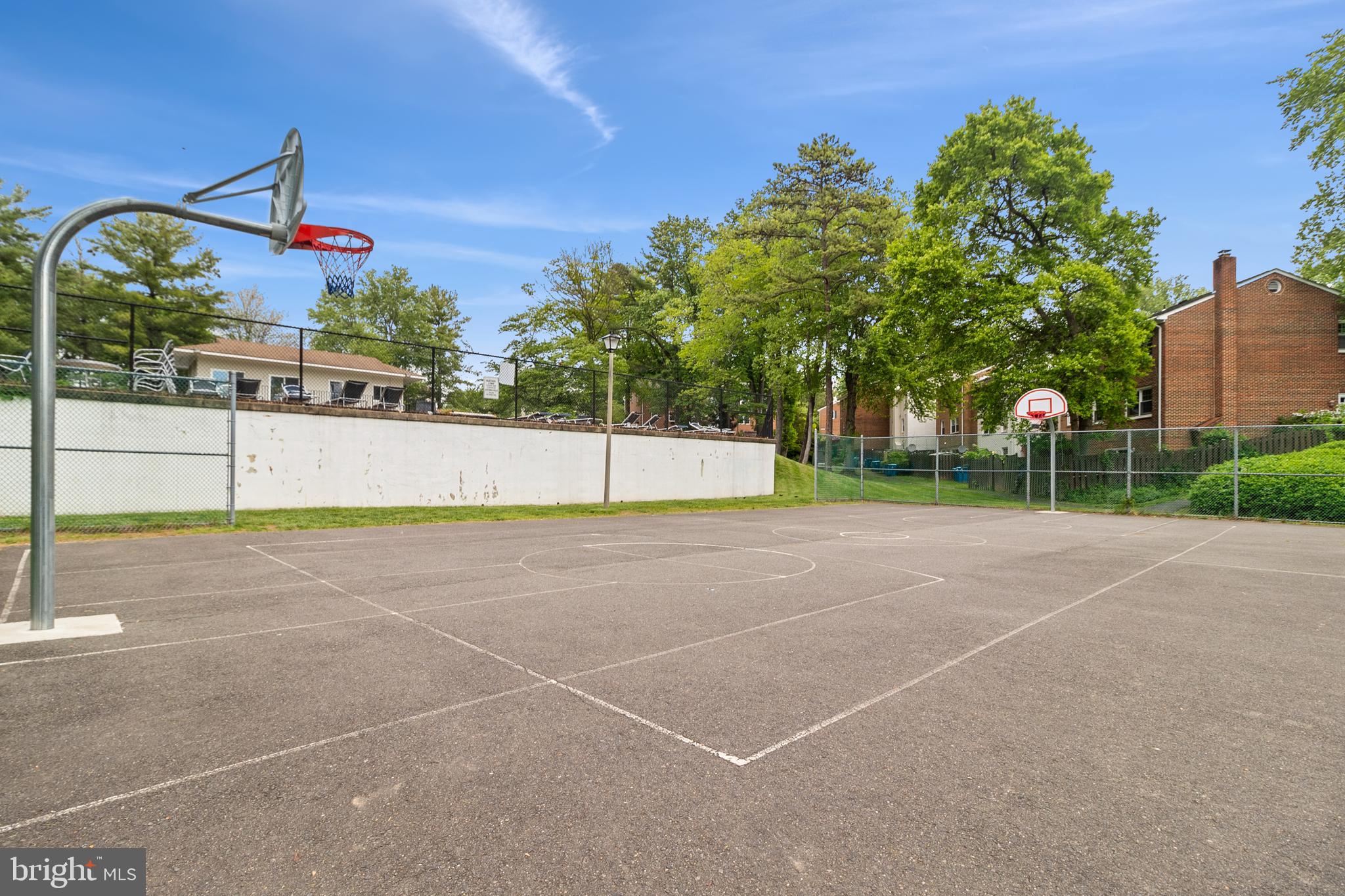 STRATHMEADE SQUARE - Residential