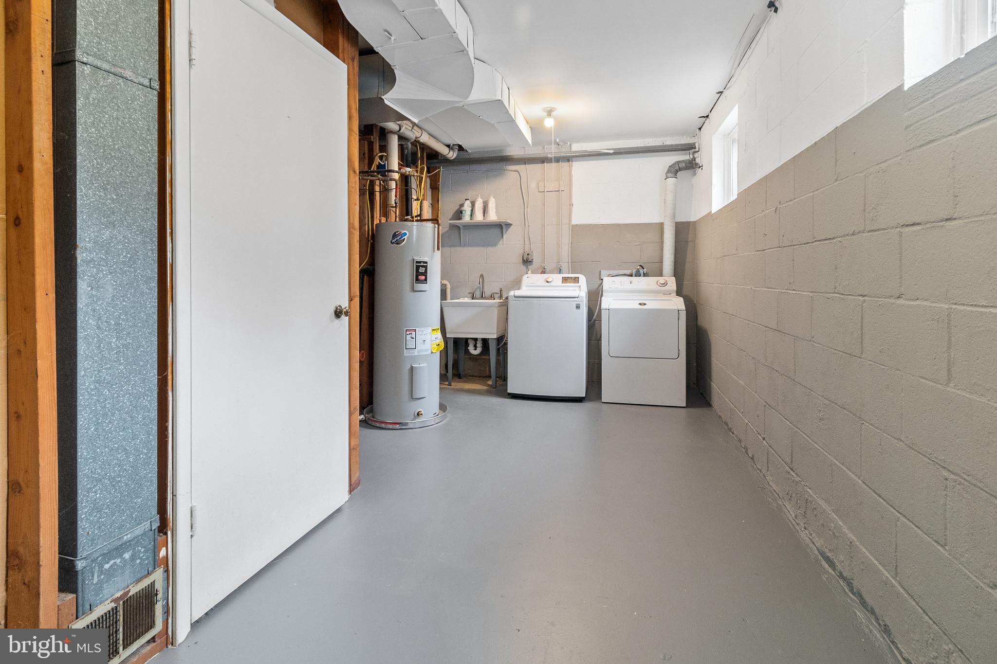 STRATHMEADE SQUARE - Residential