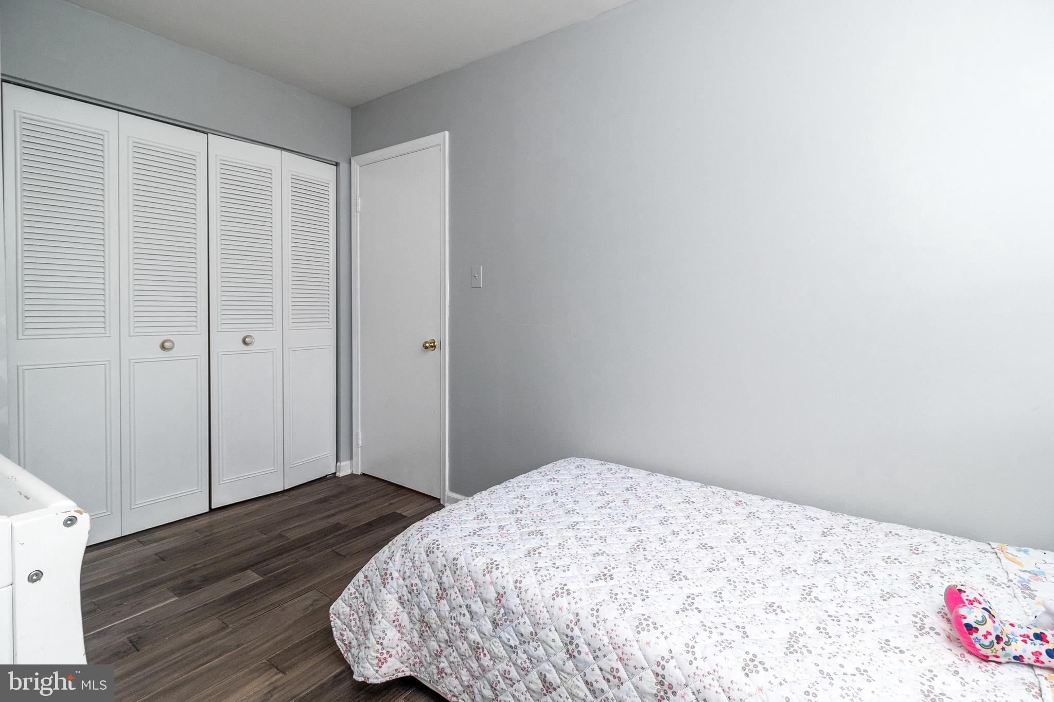 STRATHMEADE SQUARE - Residential