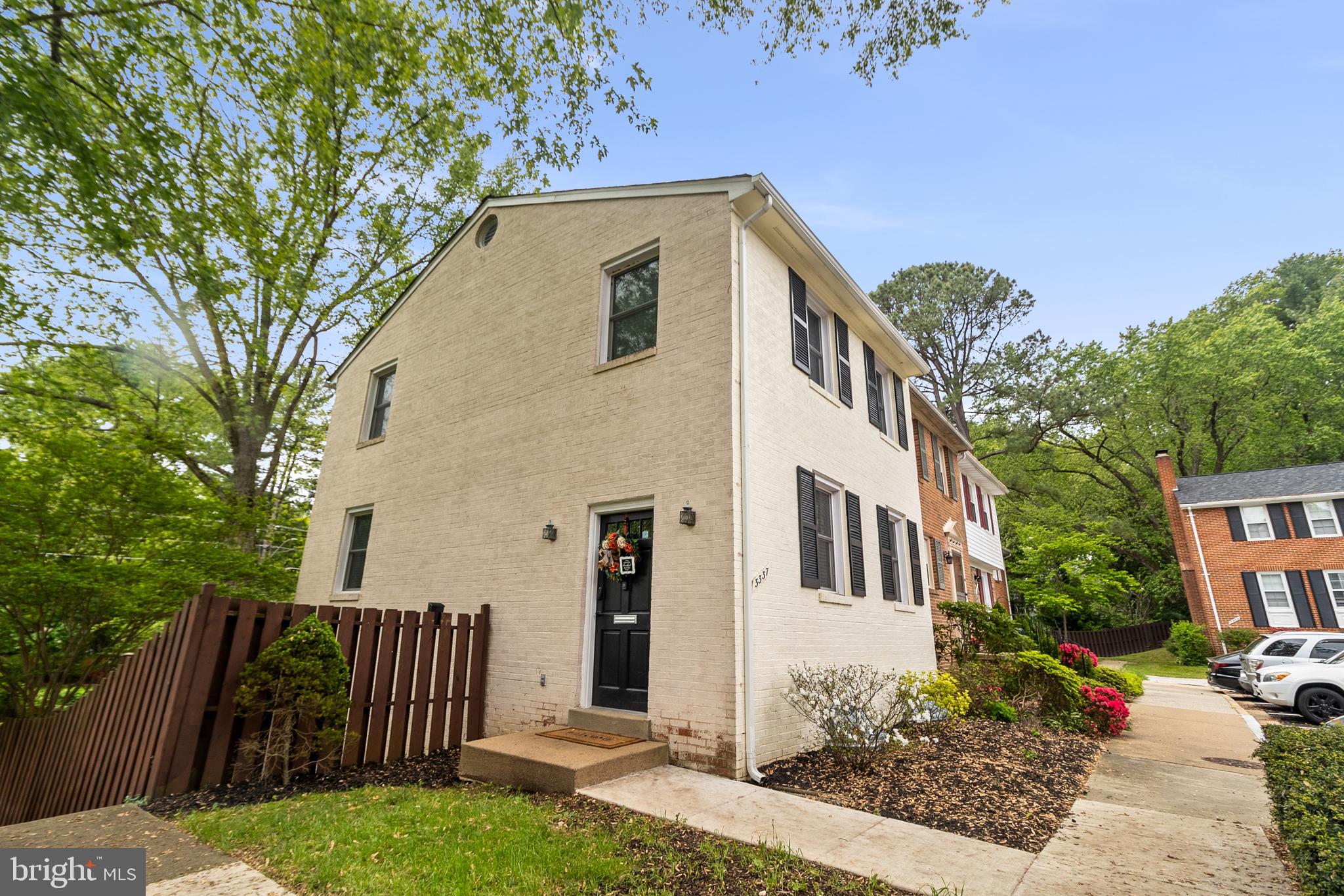 STRATHMEADE SQUARE - Residential