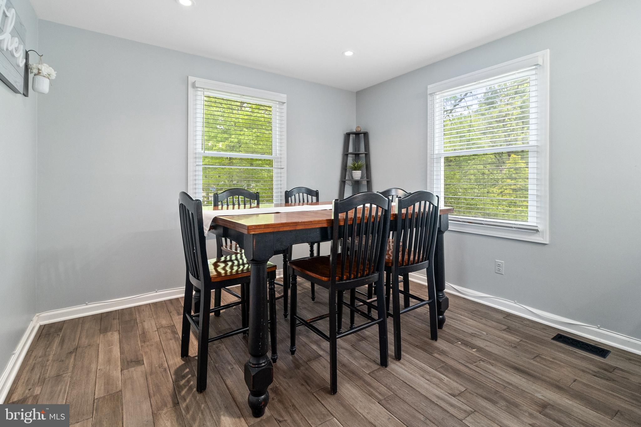 STRATHMEADE SQUARE - Residential