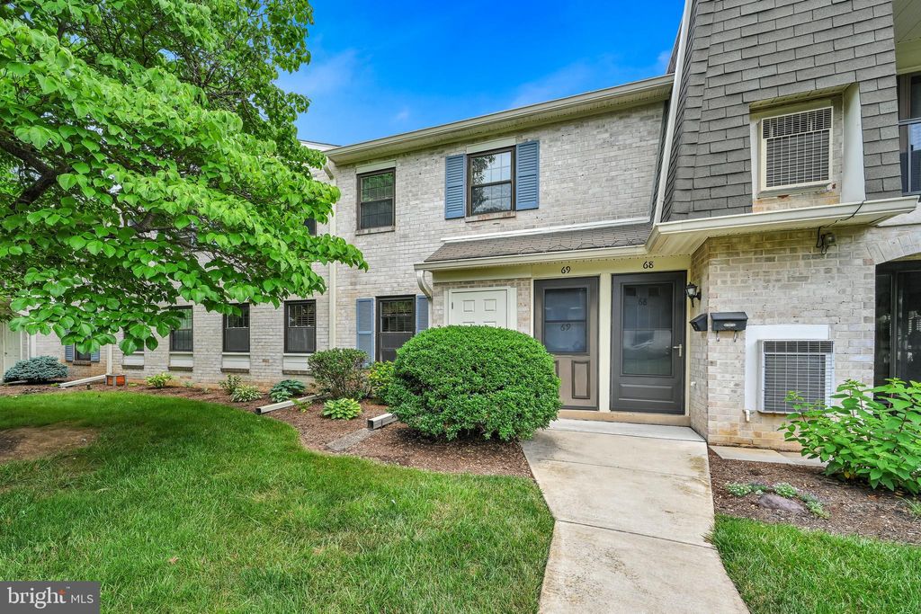 Photo of 69 Valleybrook Drive, Lancaster, PA 17601 (MLS # PALA2052338)