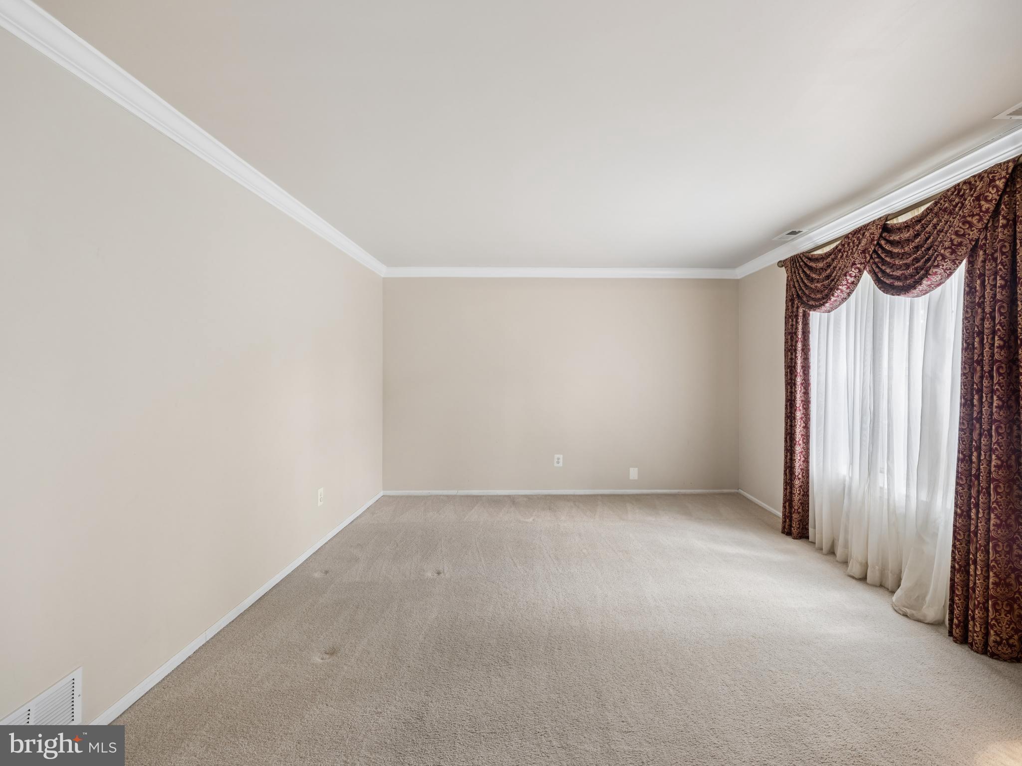 1561 MULBERRY CIRCLE
