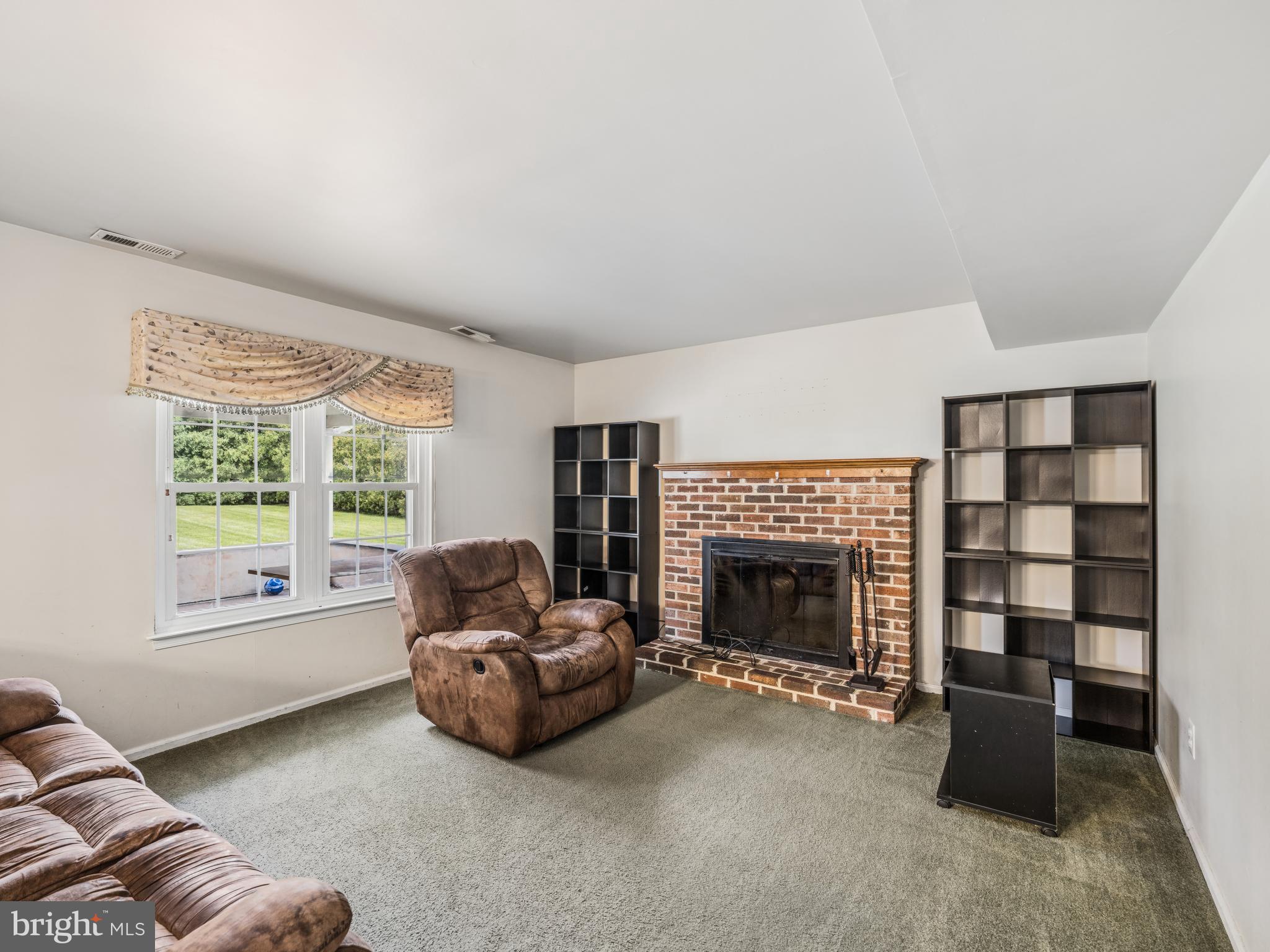 1561 MULBERRY CIRCLE