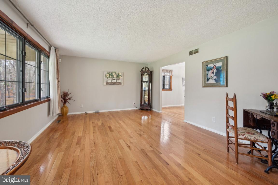 211 OAK LANE