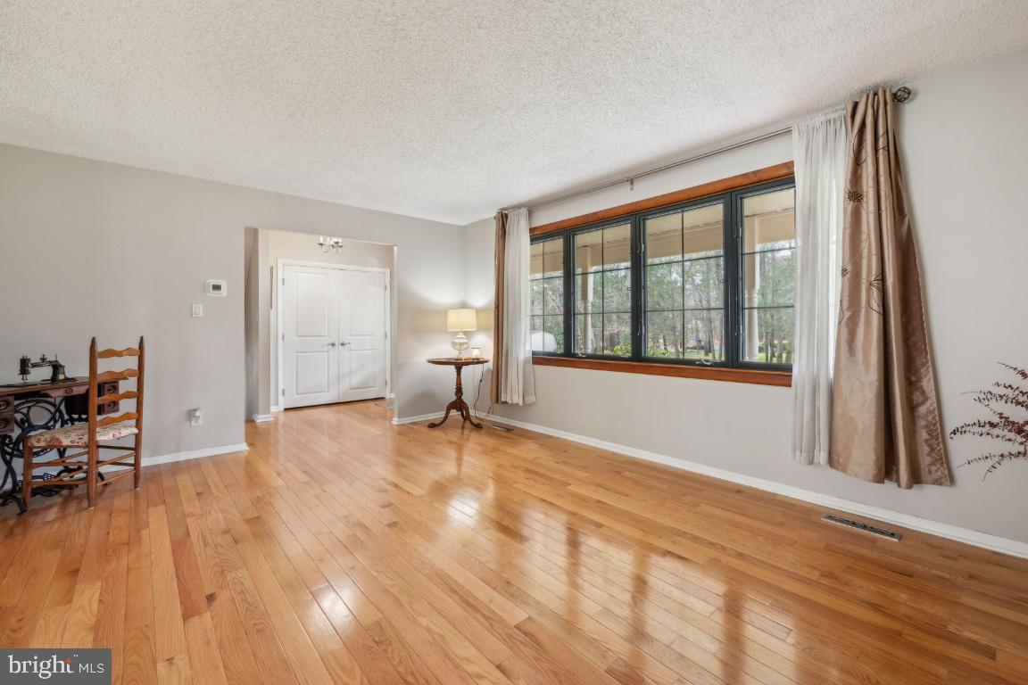 211 OAK LANE