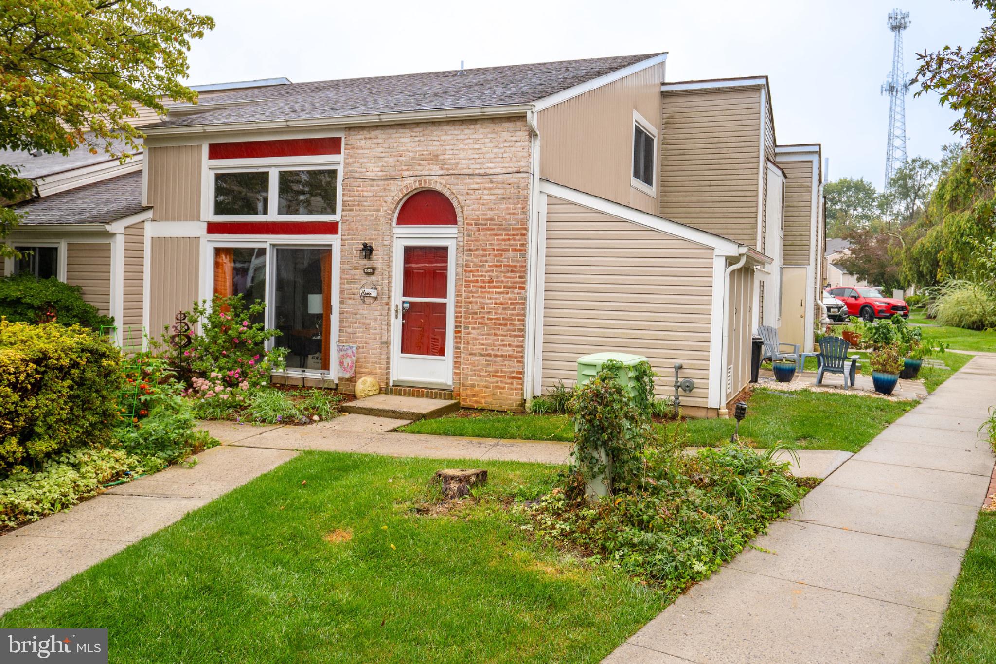 1505 KENSINGTON DRIVE