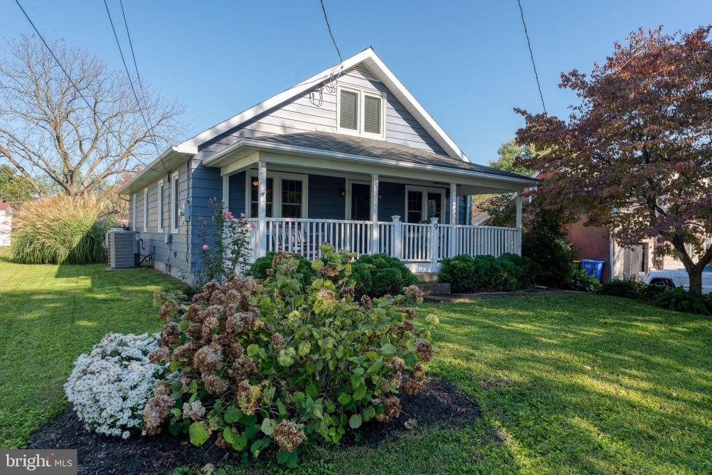Photo of 9 Pleasant View Ave, WILLOW STREET, PA 17584 (MLS # PALA2096434)