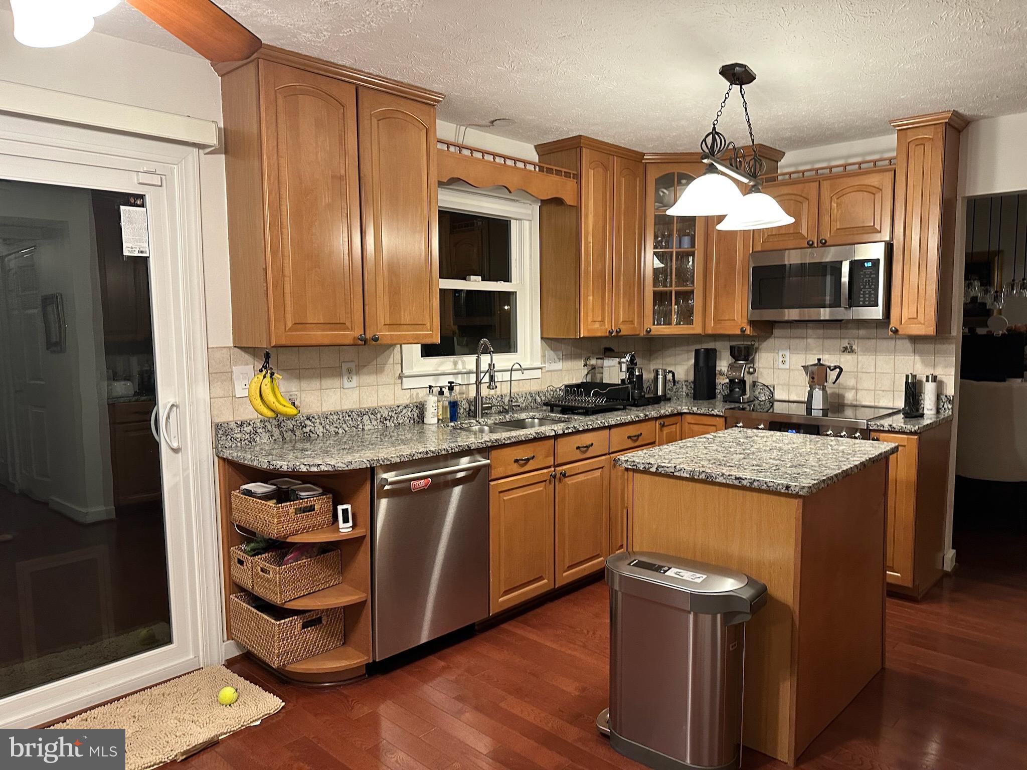 BARKER HILL - Residential Lease