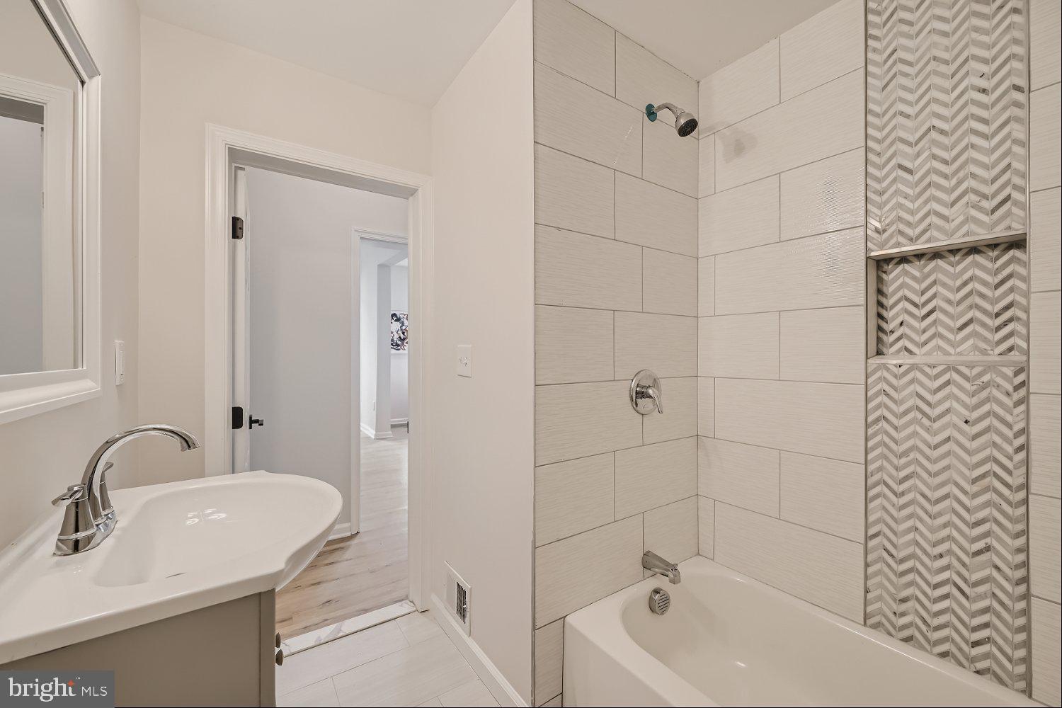 LAURAVILLE HISTORIC DISTRICT - Residential