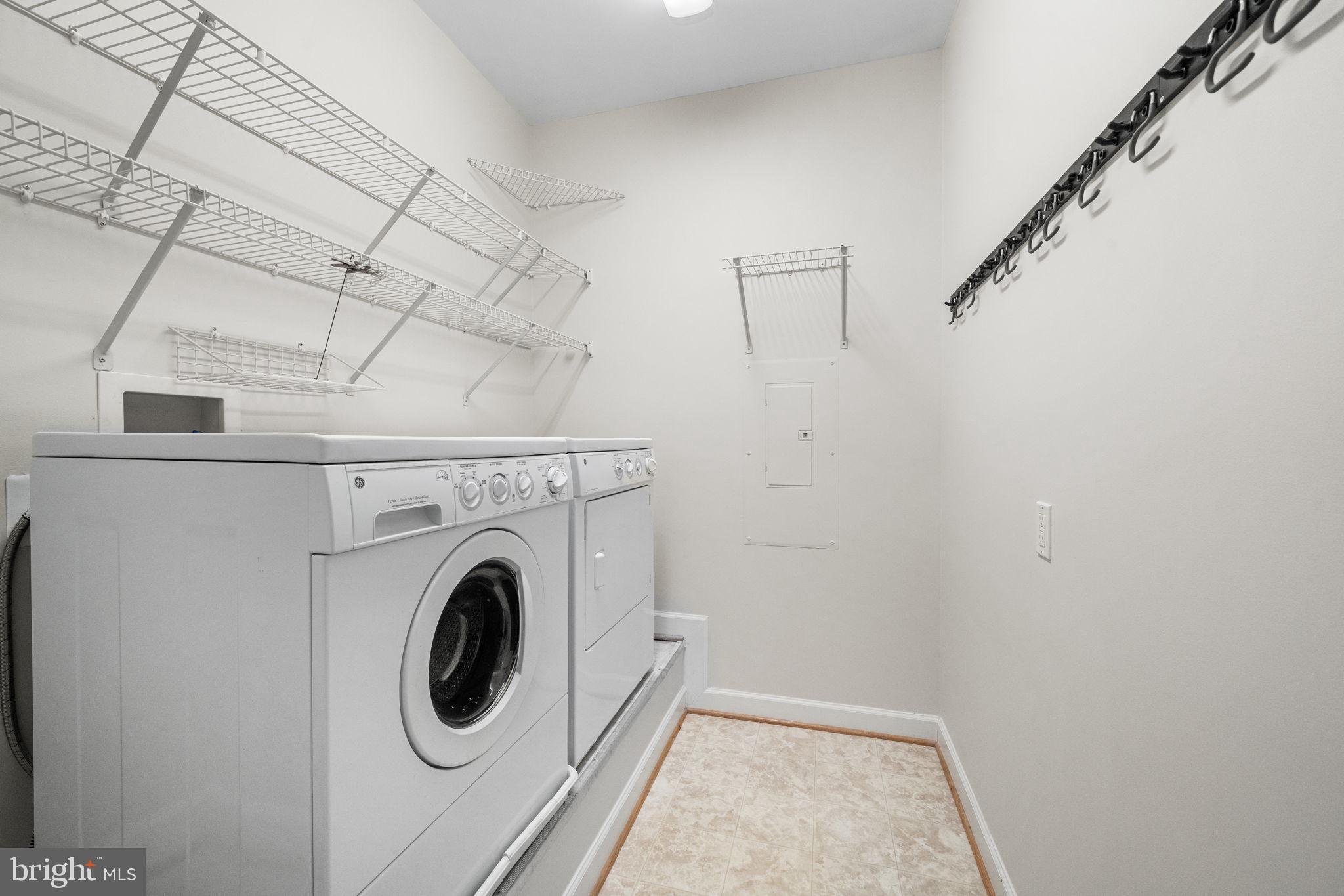 HIDDENBROOK - Residential