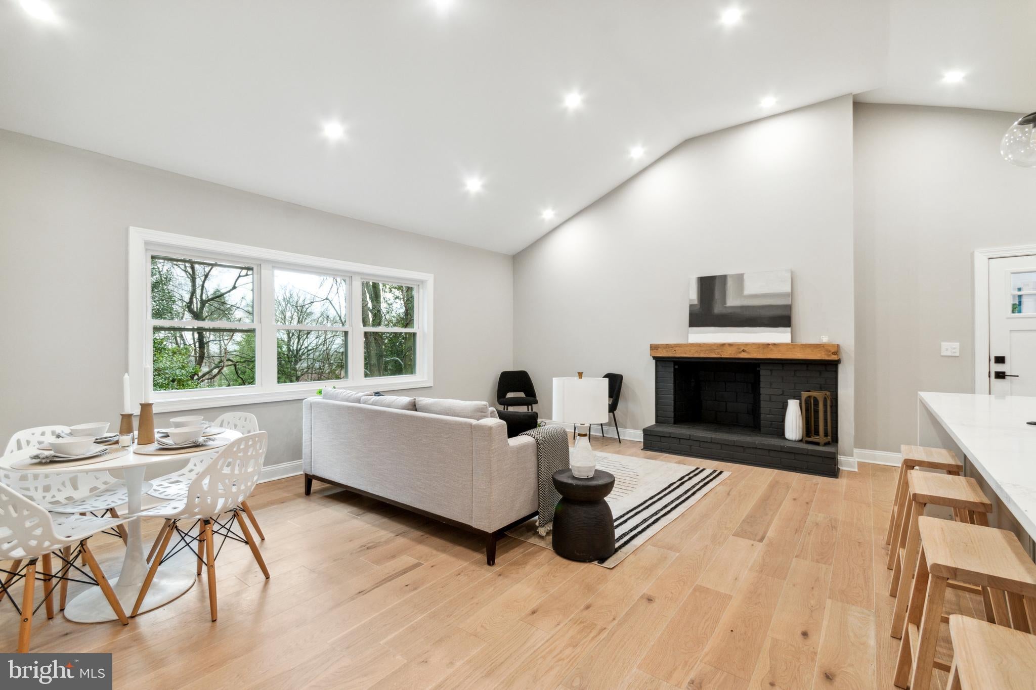 405 MEADOWHURST LANE