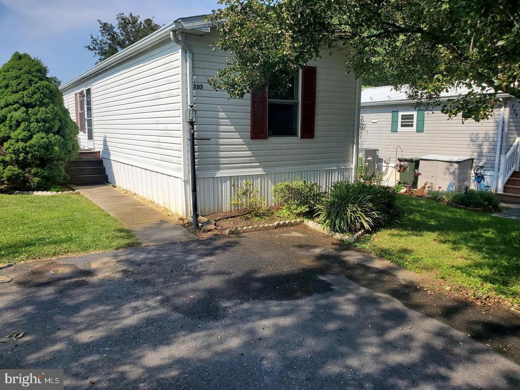 Photo of 207 SUNNINGDALE CT N, LANCASTER, PA 17603 (MLS # PALA2033800)