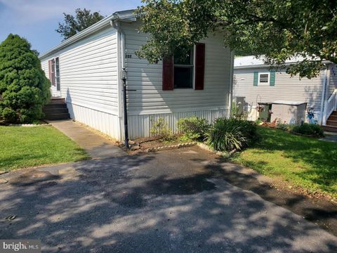 Photo of 207 SUNNINGDALE CT N, LANCASTER, PA 17603 (MLS # PALA2033800)