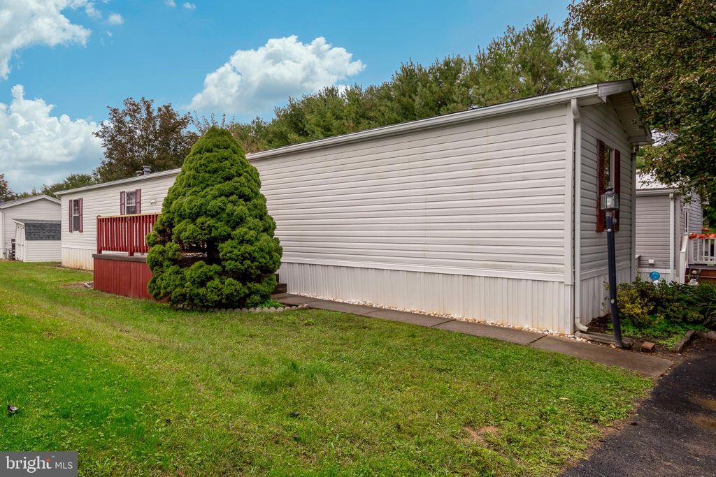 Photo of 207 SUNNINGDALE CT N, LANCASTER, PA 17603 (MLS # PALA2033800)