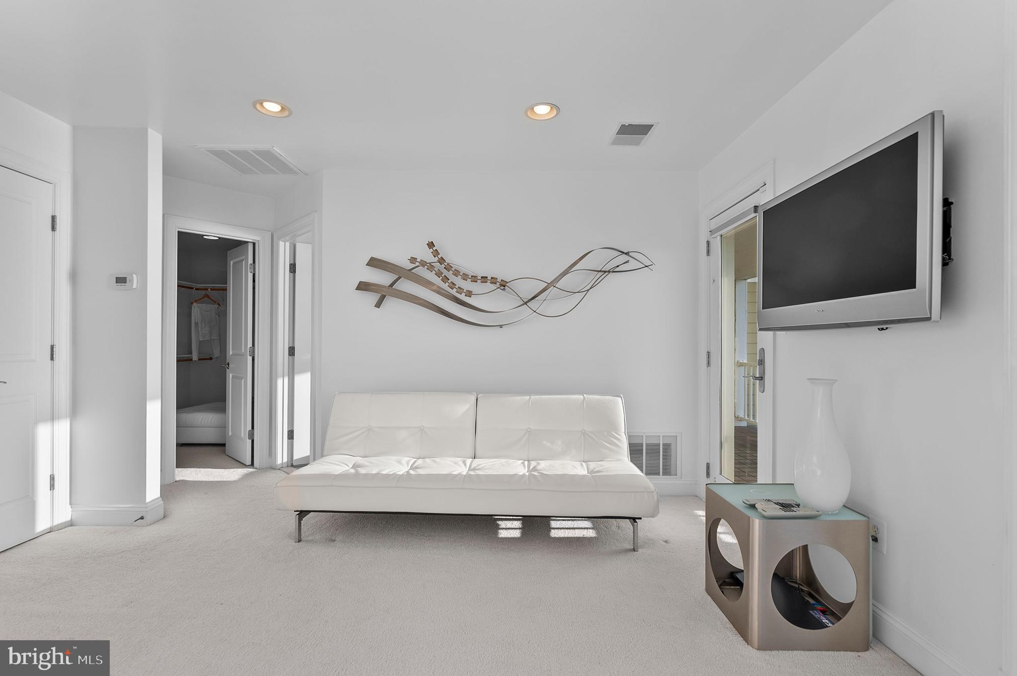 NARROWS POINTE - Residential