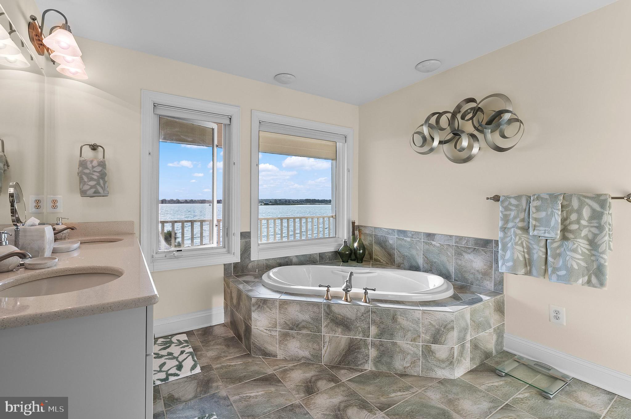 NARROWS POINTE - Residential