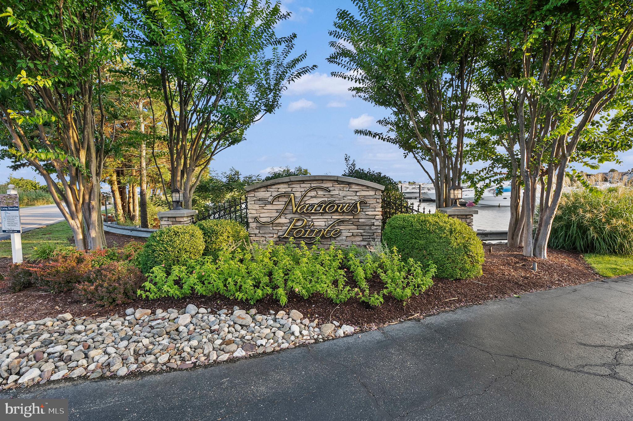 426 NARROWS POINTE DRIVE