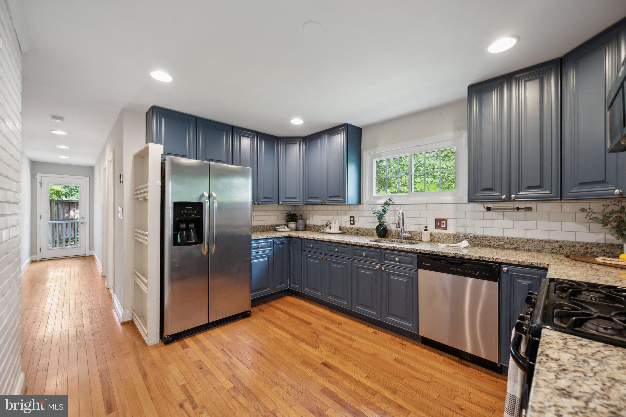 NORTH WOODSIDE - Residential