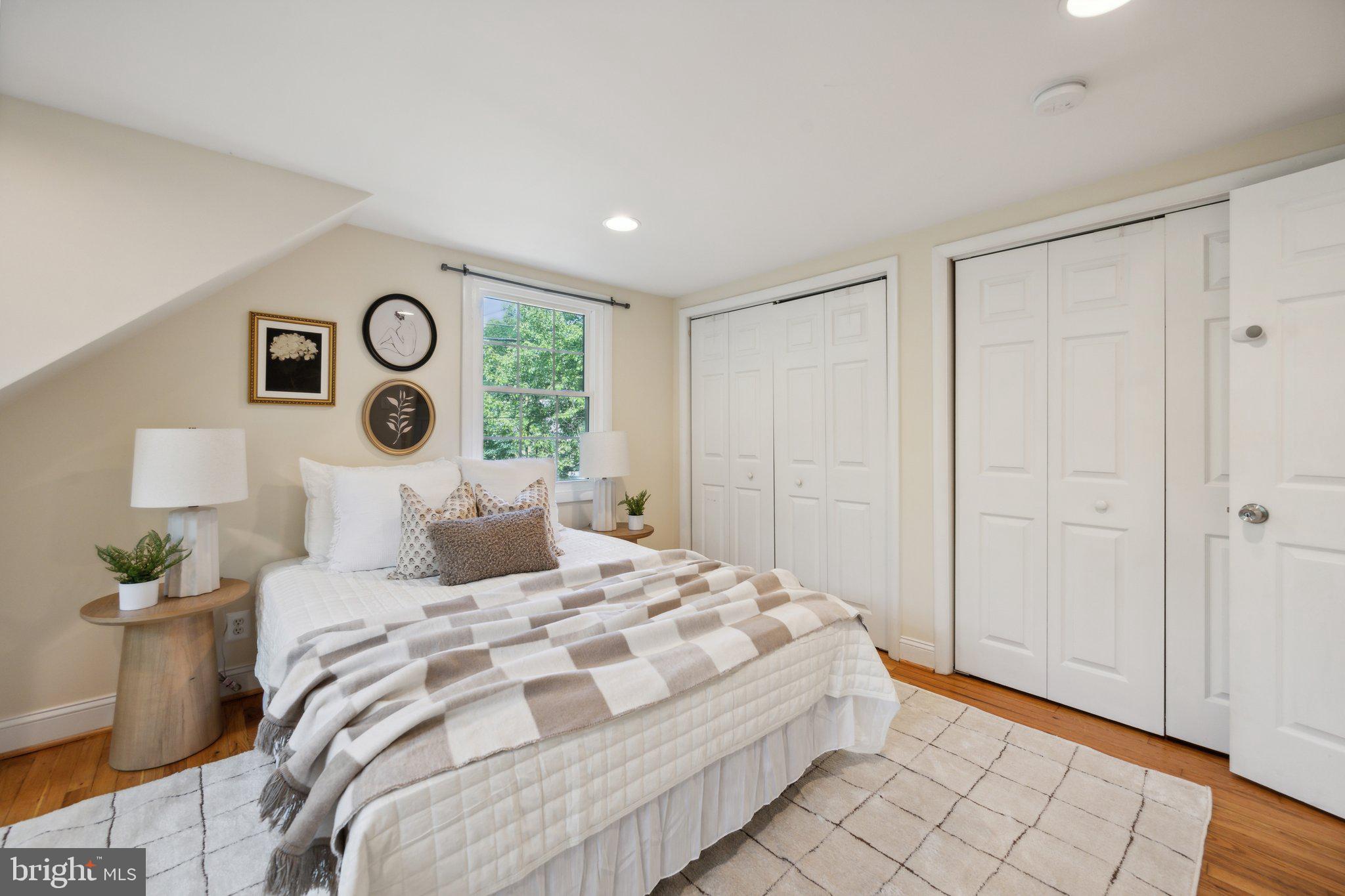 NORTH WOODSIDE - Residential