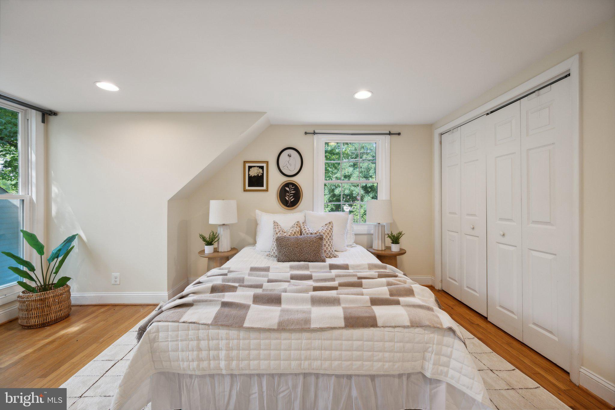 NORTH WOODSIDE - Residential