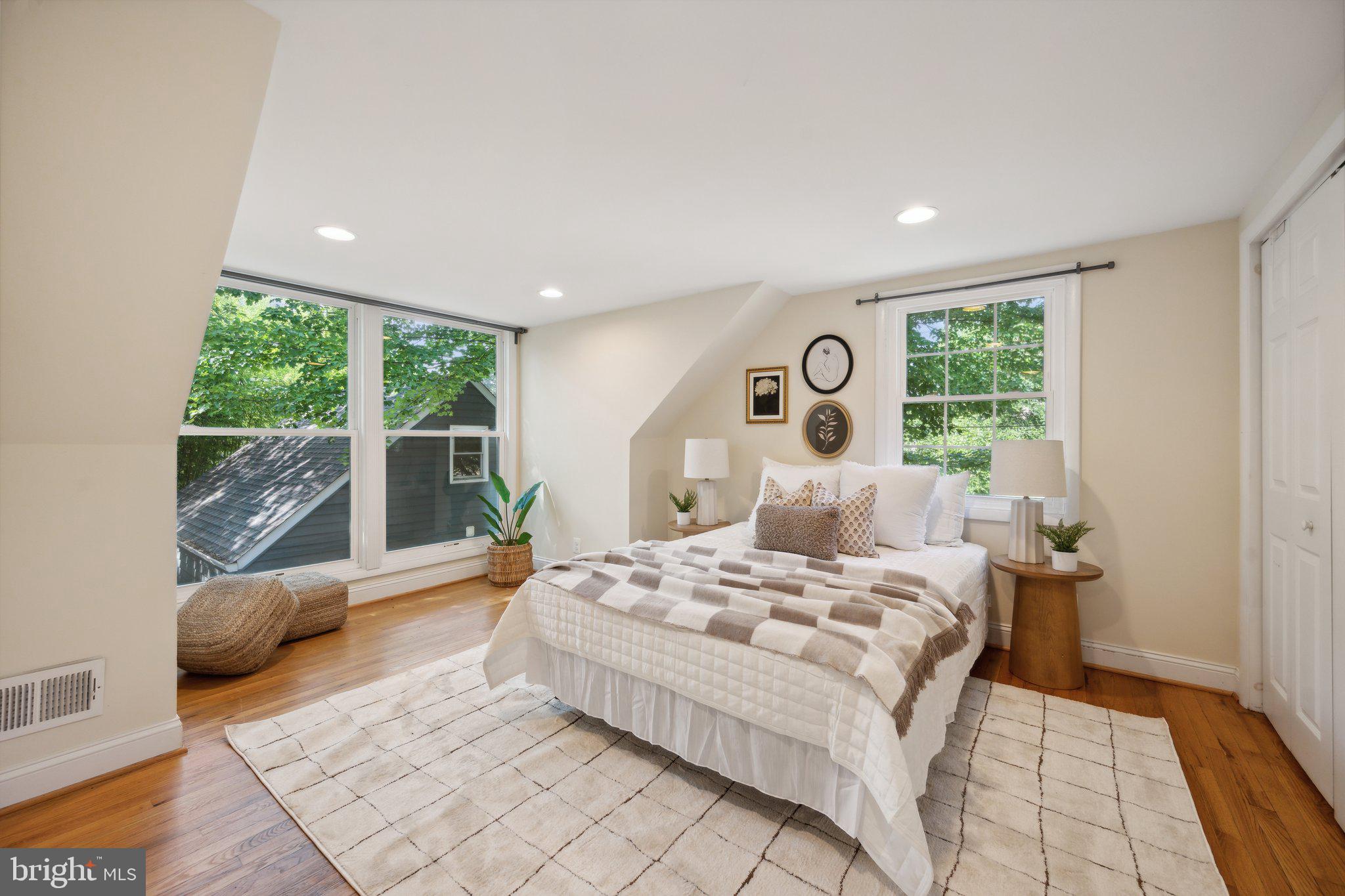 NORTH WOODSIDE - Residential